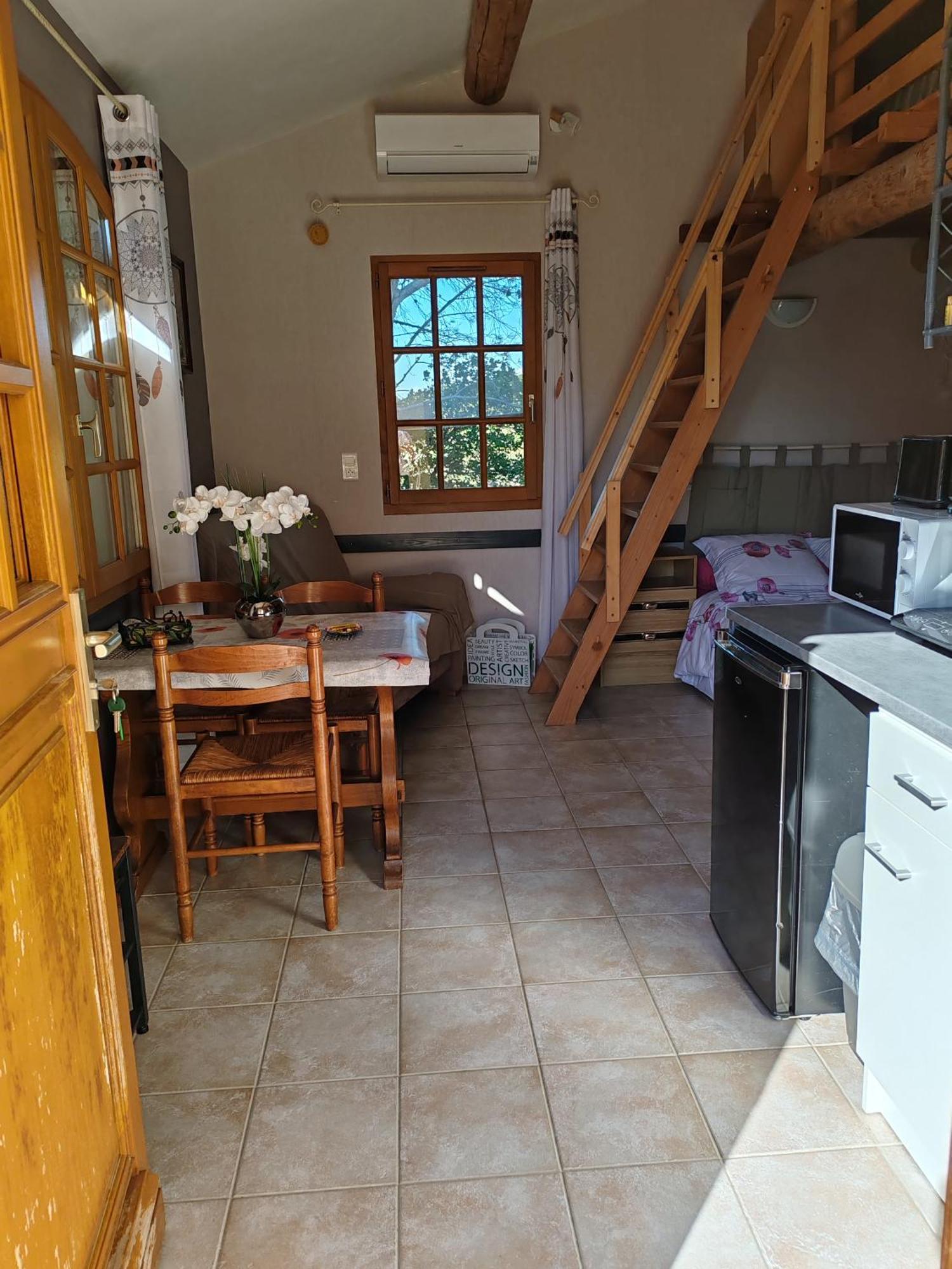 Studio Meuble Independant Chez L'Habitant Uchaux Экстерьер фото
