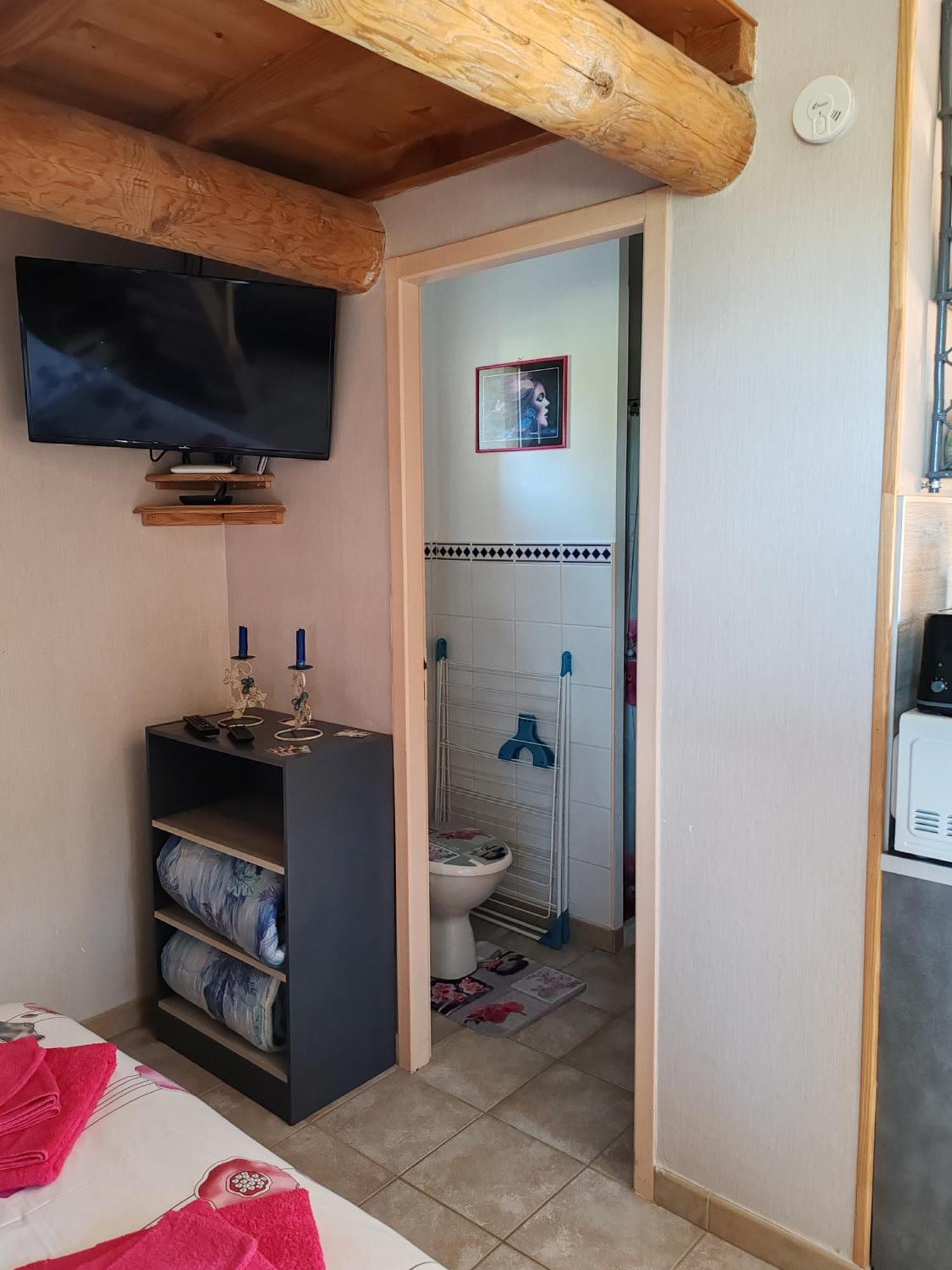 Studio Meuble Independant Chez L'Habitant Uchaux Экстерьер фото